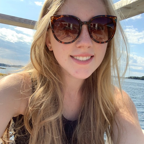 Meet your Posher, Madison - Picture 1 of 1